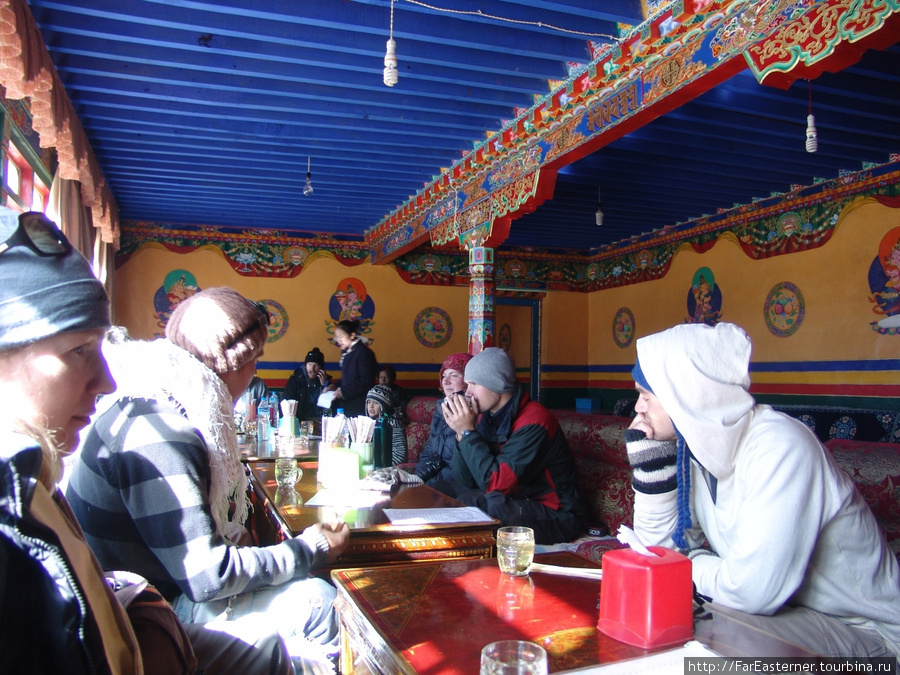 Ланч в ресторане гостиницы Snowland в Тингри Тибет, Китай