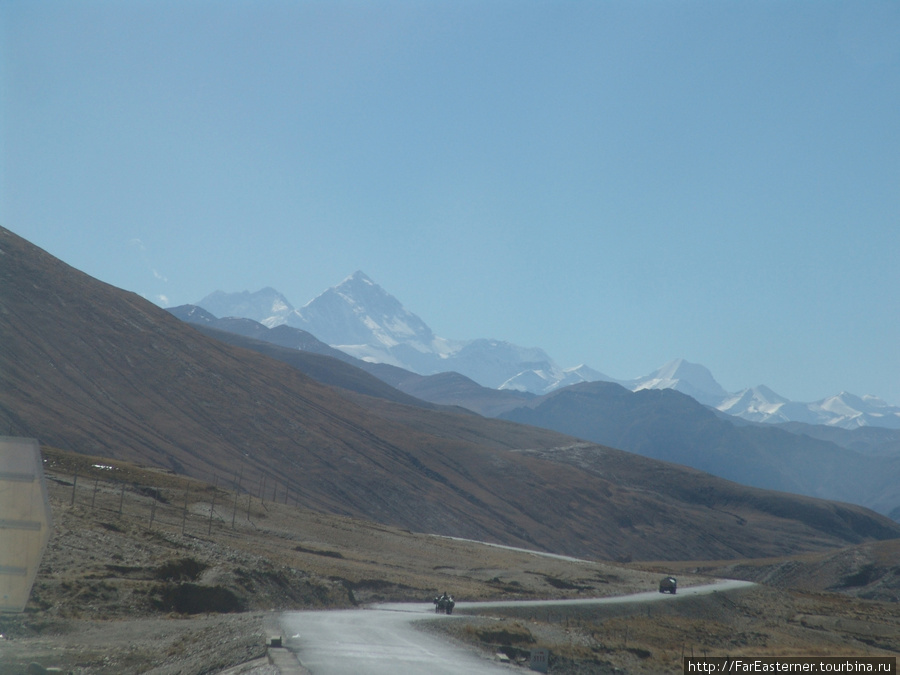 Эверест как он выглядел в последний третий раз по пути из Тингри в Лхаце Тибет, Китай