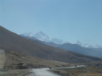 Эверест как он выглядел в последний третий раз по пути из Тингри в Лхаце