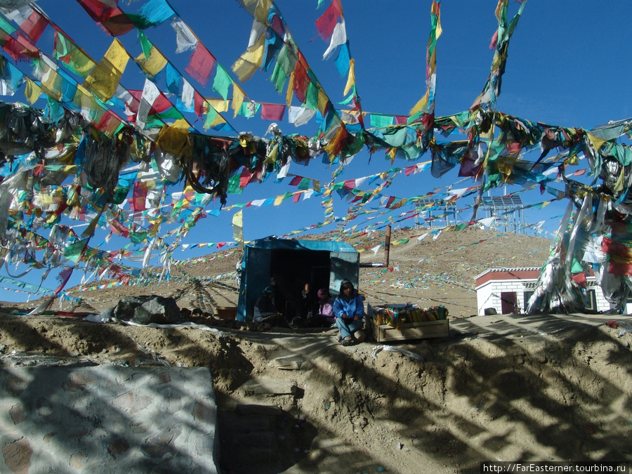 на еще одном перевале местные открыли чайхану Тибет, Китай