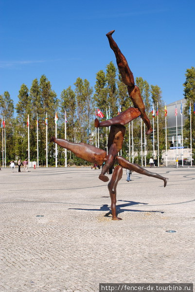 Большое количество авангардных скульптур — отличительная особенность этого района Лиссабон, Португалия
