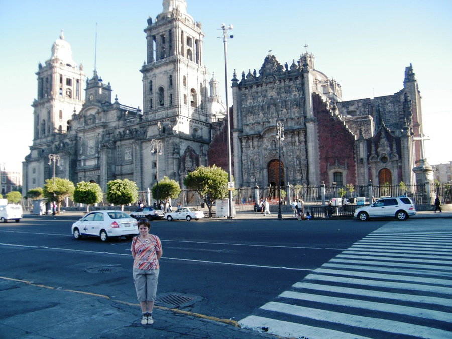 Главный собор — крупнейший католический храм в Латинской Америке Мехико, Мексика