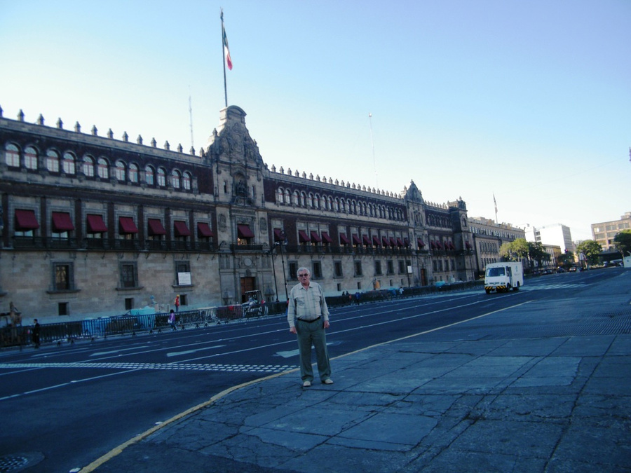 Президентский дворец, построенный еще Кортесом Мехико, Мексика