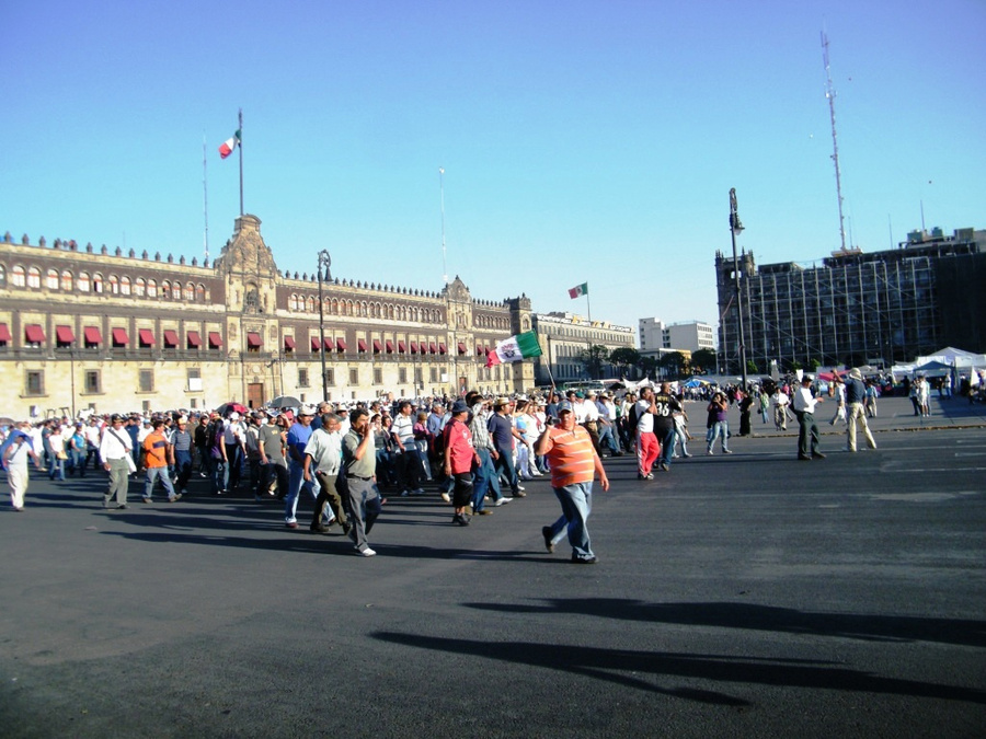 Футбольные фанаты на сокалло Мехико, Мексика