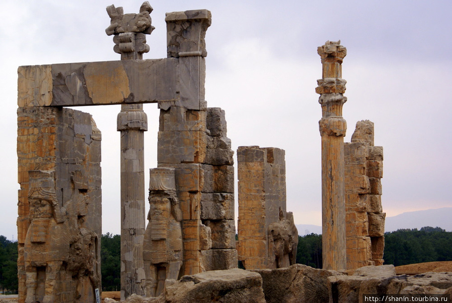 Колонны Персеполь древний город, Иран