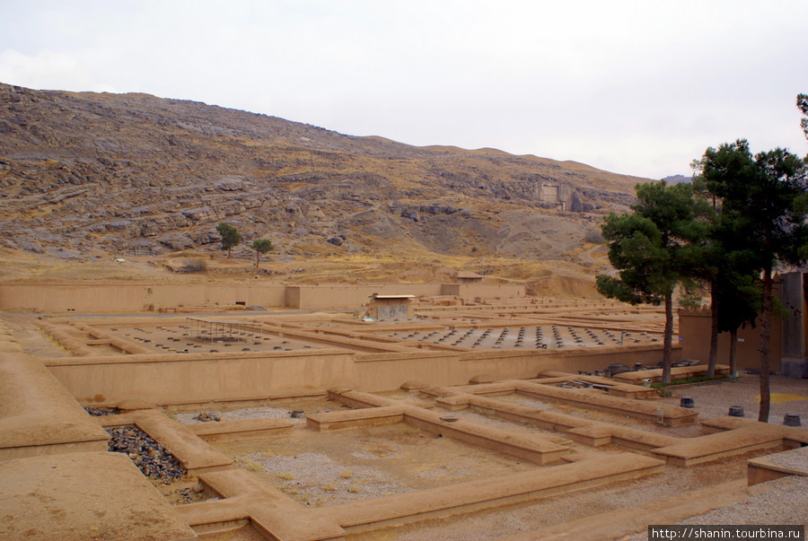 От старых домов в Персеполисе остались одни фунндаменты Персеполь древний город, Иран