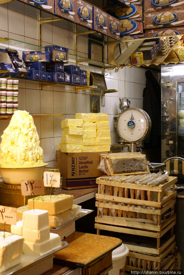 Масло продают по-старинке — на развес Тебриз, Иран