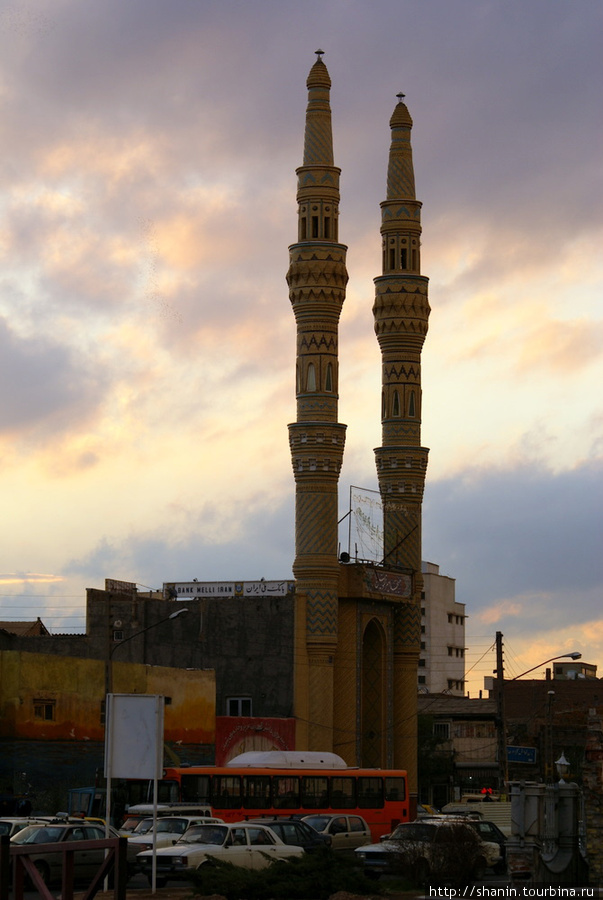 Мечеть с двумя минаретами в Тебризе Тебриз, Иран