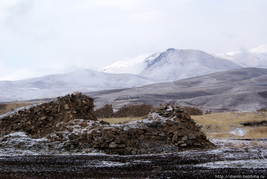 Руины и горы Провинция Западный Азербайджан, Иран