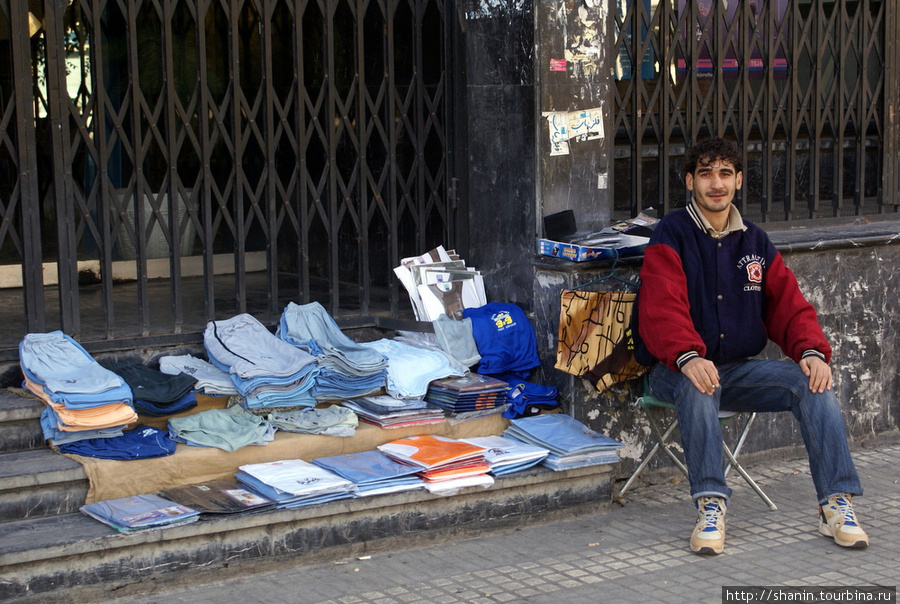 Уличный торговец в Ширазе