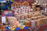 Иранские восточные сладости — на рынке в Ширазе