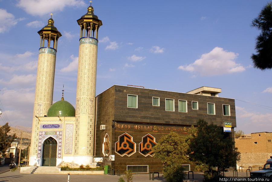 Два в одном мечеть и банк Шираз, Иран