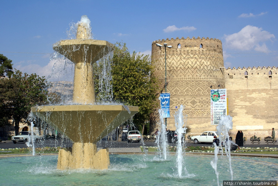 Фонтан у крепости Шираз, Иран