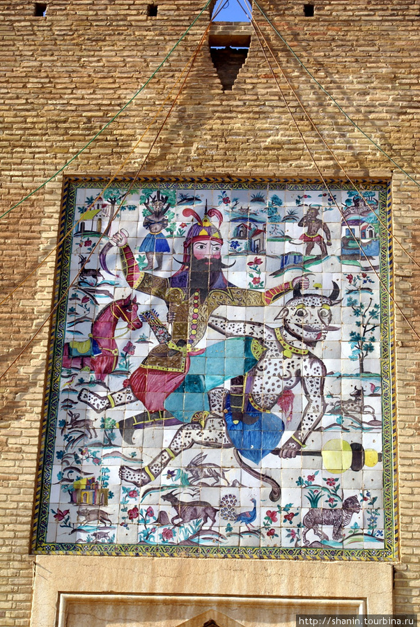 Картина над входом в крепость Шираз, Иран