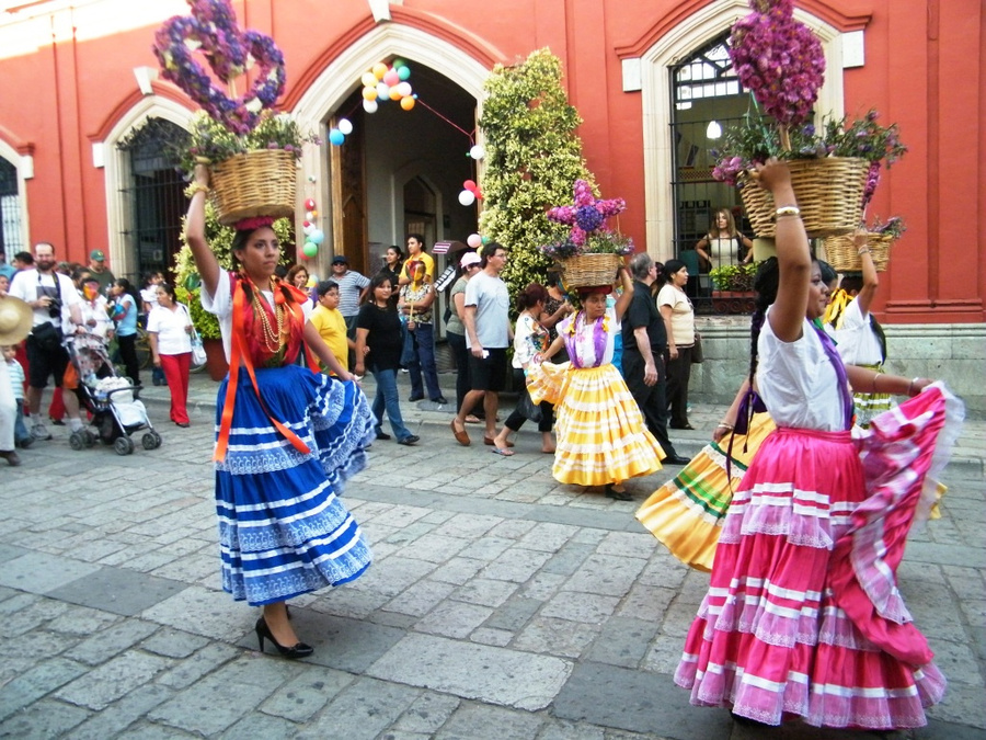 Очень милые танцовщицы Оахака, Мексика