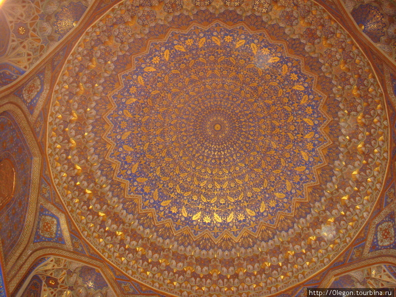 Большое количество позолоты дало название медресе — Тилля-Кари, что означает Покрытое золотом Самарканд, Узбекистан