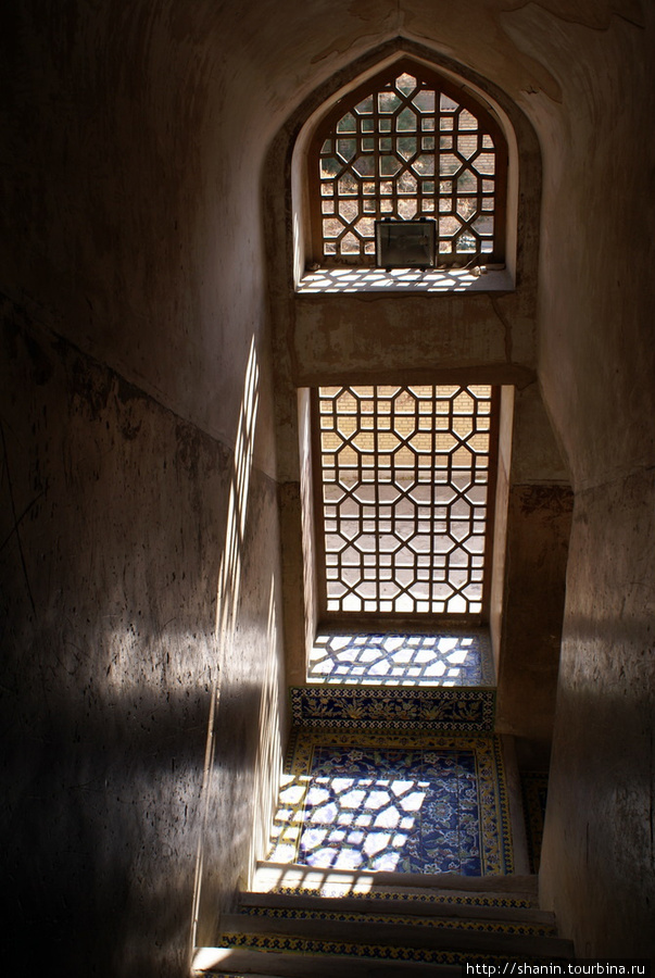 В коридоре дворца Али Капу Исфахан, Иран