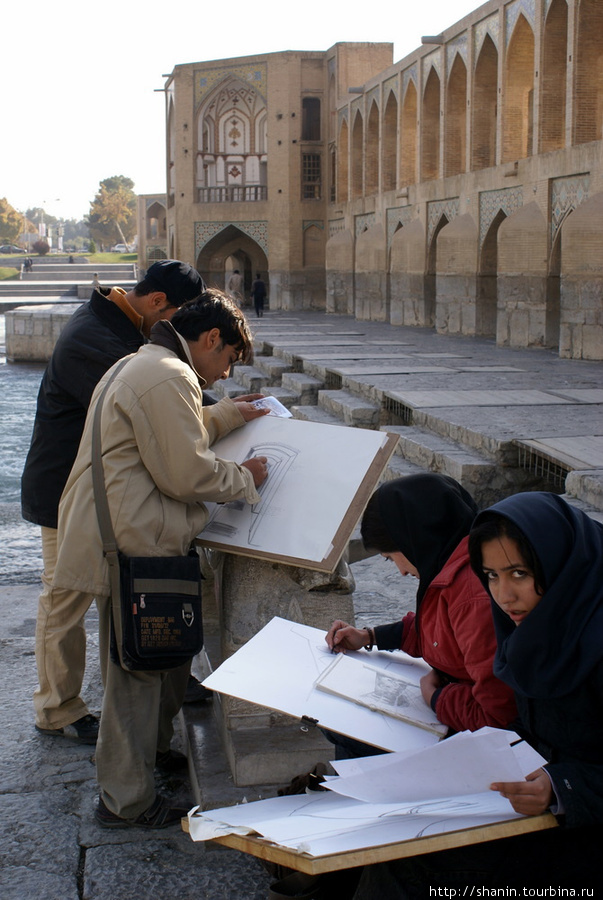 Художники у моста Исфахан, Иран