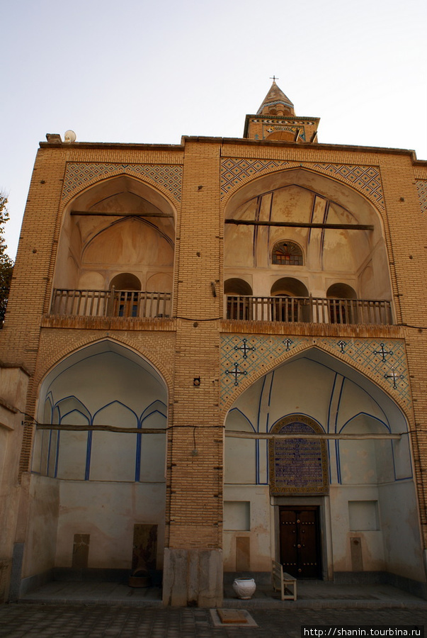 Вход в собор Ванк Исфахан, Иран