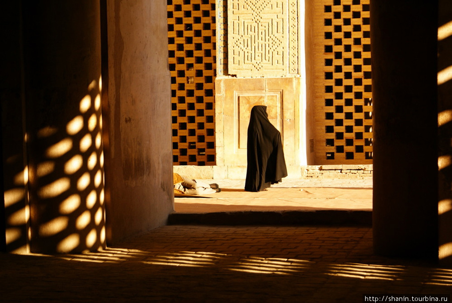 Одиночество в мечети Исфахан, Иран