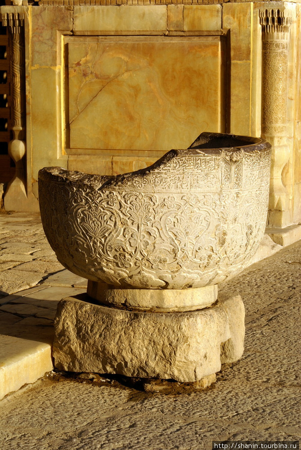 Каменная чаша Исфахан, Иран