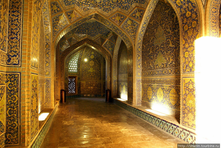 Коридов в мечети Шейх-Лотфоллах Исфахан, Иран