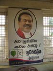 Президент тоже рекламирует чай (на его избирательном плакате лист. Чайный, наверное?)