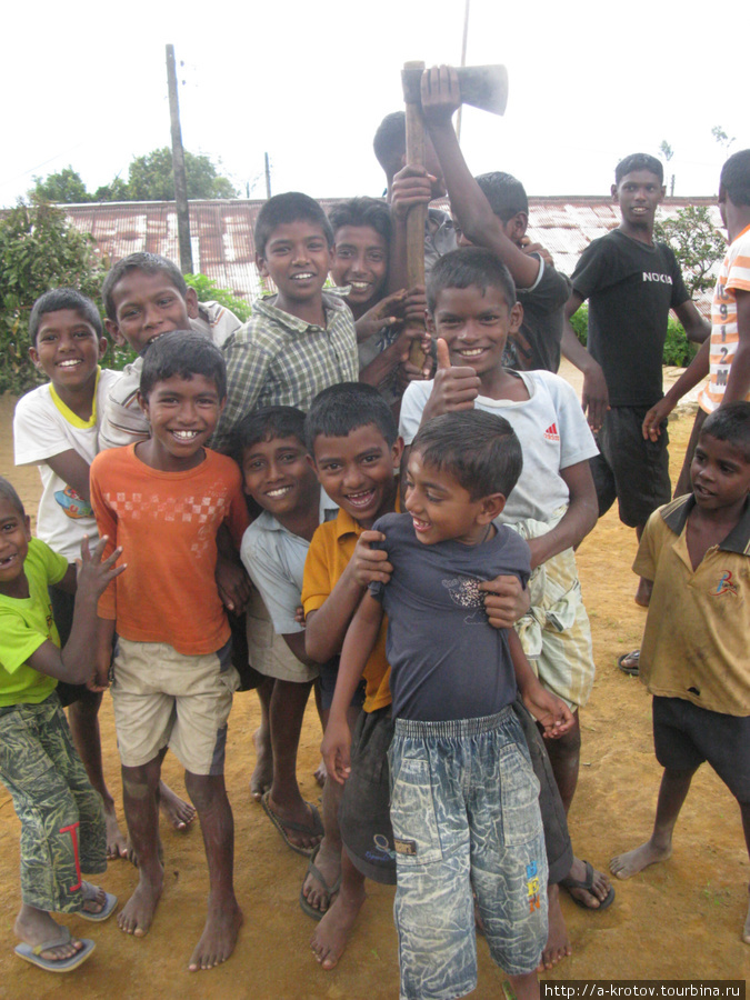жители шриланкийской деревни Хаттон, Шри-Ланка