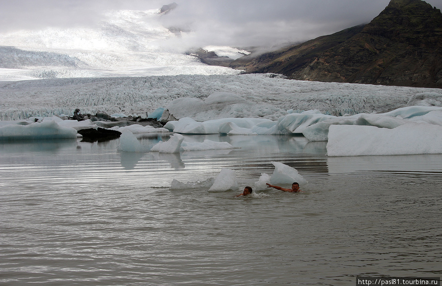 Температура воды +2. Окружающего воздуха — градусов 6-7. Йёкюльсаурлоун ледниковая лагуна, Исландия