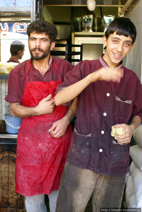 В пекарне Казвин, Иран