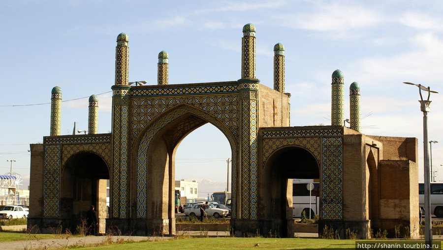 Тегеранские ворота в Казвине, недалеко от автовокзала Казвин, Иран