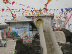 Монастырь на вершине Шри Пада. Наверху фотографировать не разрешается