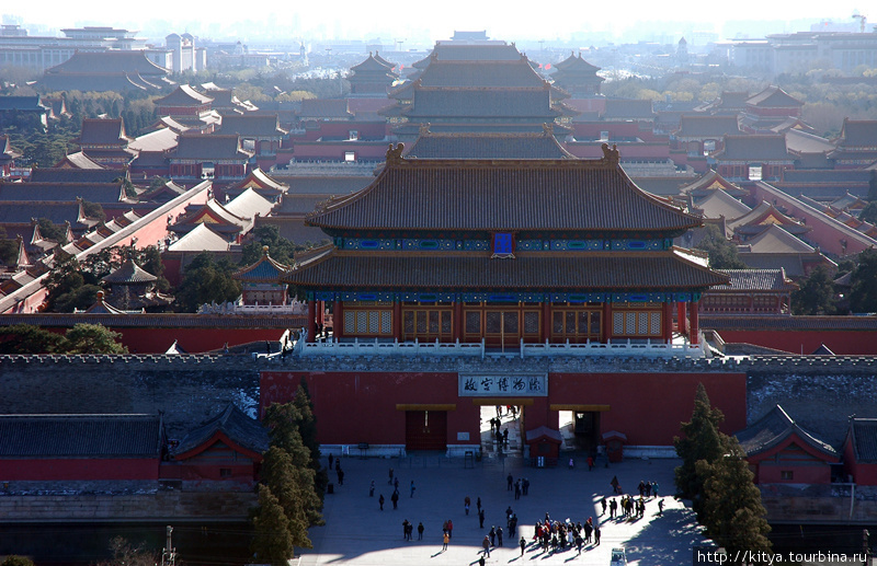 Вид на северные ворота Запретного города Пекин, Китай