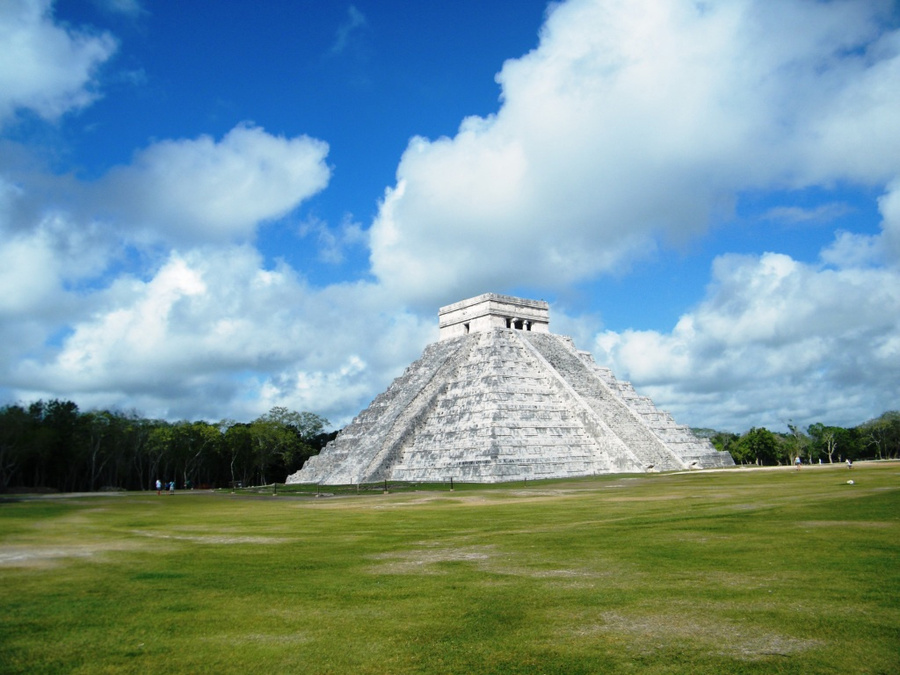 Снова пирамида Какулькана Чичен-Ица город майя, Мексика