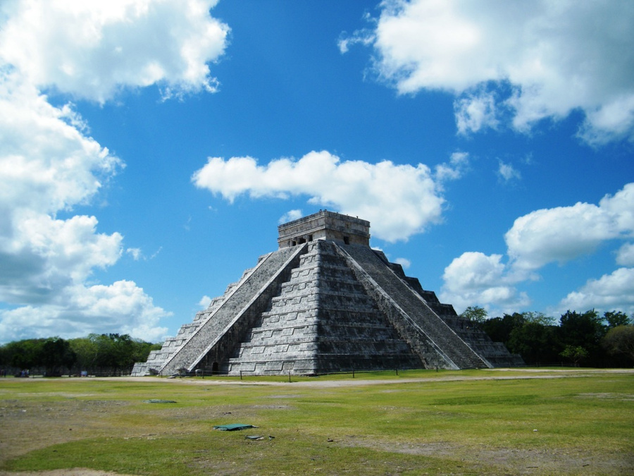 И снова пирамида Какулькана Чичен-Ица город майя, Мексика