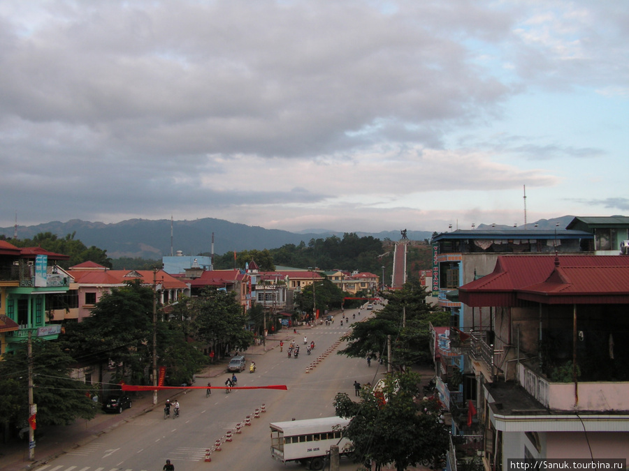 Dien Bien Phu. Вид на город с гостиницы Вьетнам