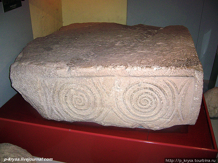 Каменный блок из храма Таршин Валлетта, Мальта