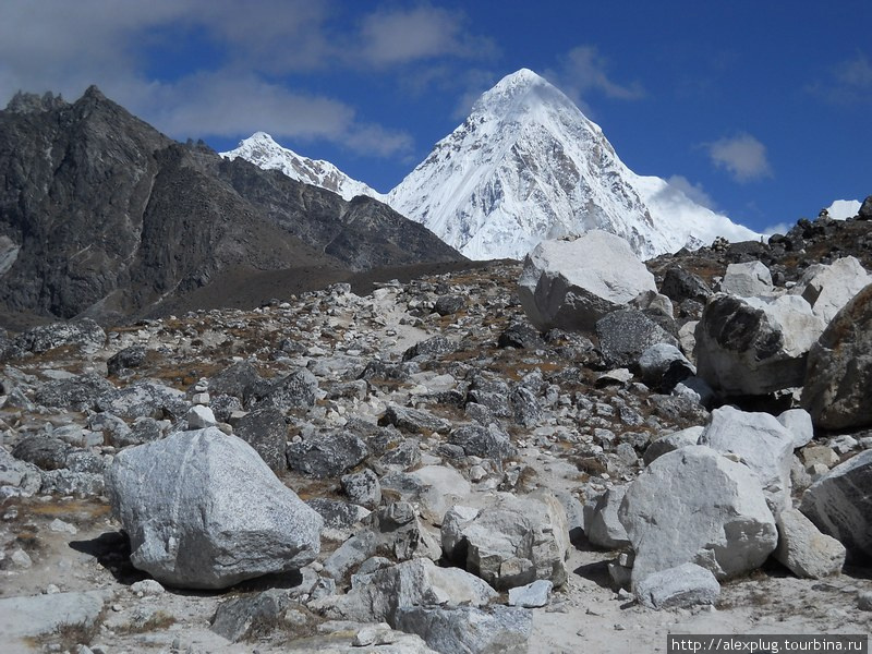 Сахарная голова Пумо Ри с перевала Дукла Пасс Лобуче, Непал