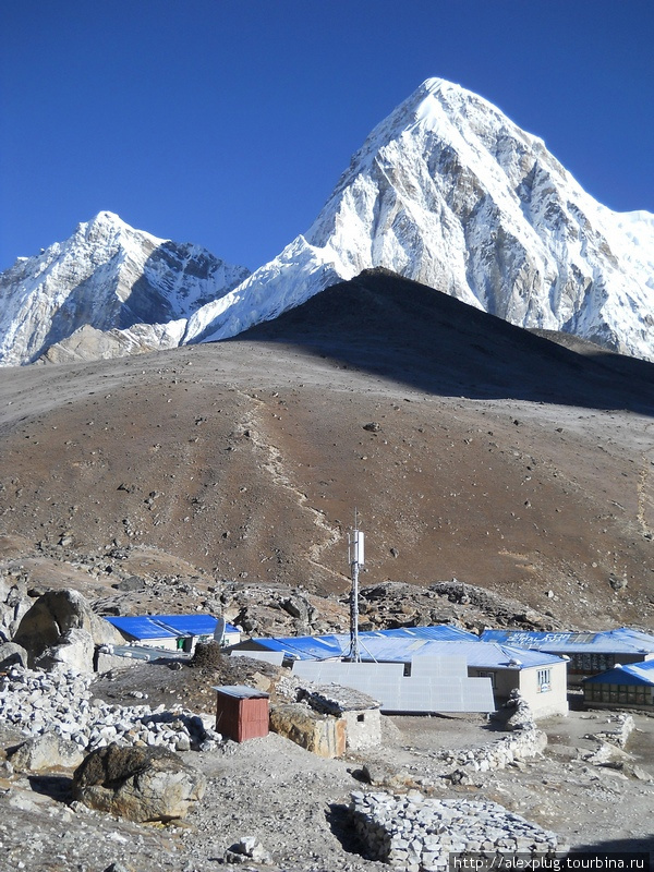 Вид на Кала Паттар и Пумо Ри из Горак Шепа Горак-Шеп, Непал