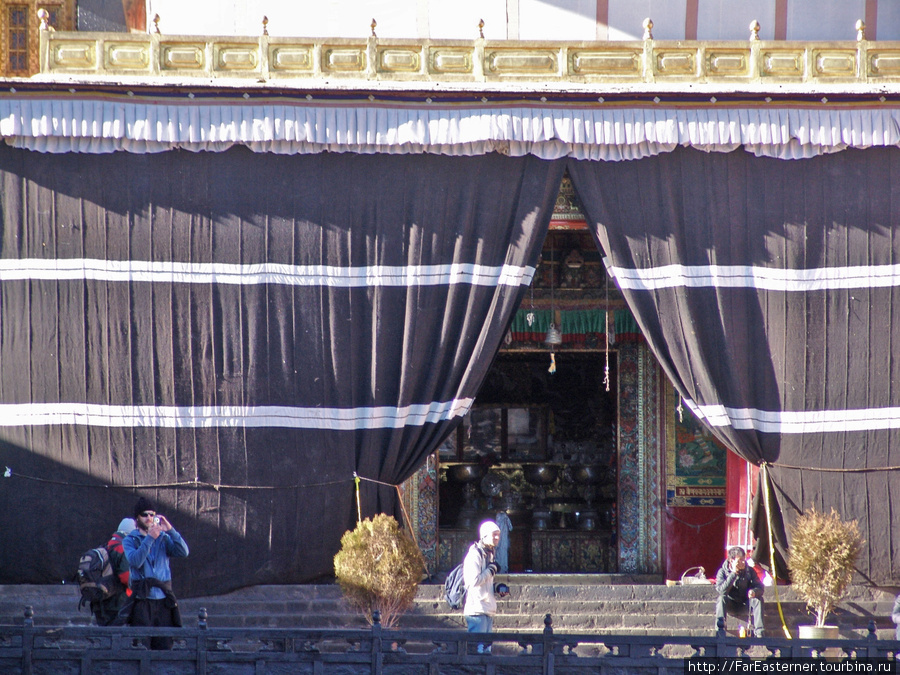 В гостях у Панчен-ламы Шигатзе, Китай
