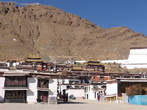 Вид на монастырь Ташилхунпо от ворот