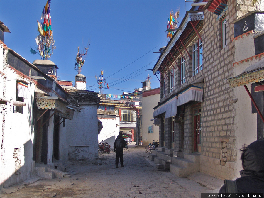 На аллеях тибетского квартала Шигадзе Шигатзе, Китай
