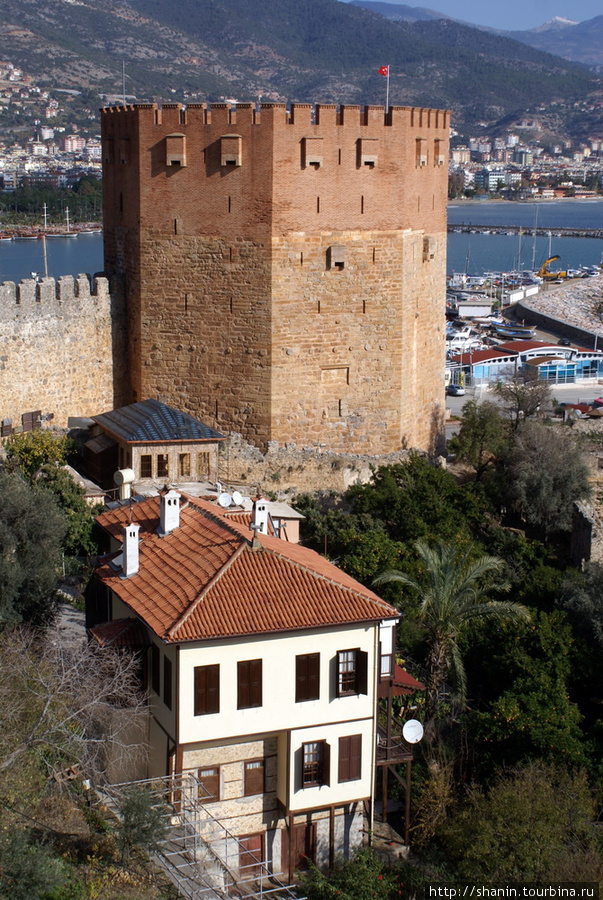 Красная башня — Кызыл Куле в Алании Алания, Турция