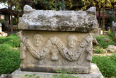 Римская гробница во дворе музея Алании