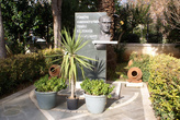 Памятник Ататюрку во дворе музея