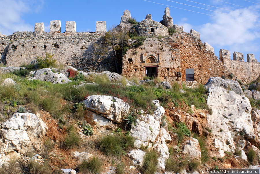 Руины на территории замка Алания, Турция