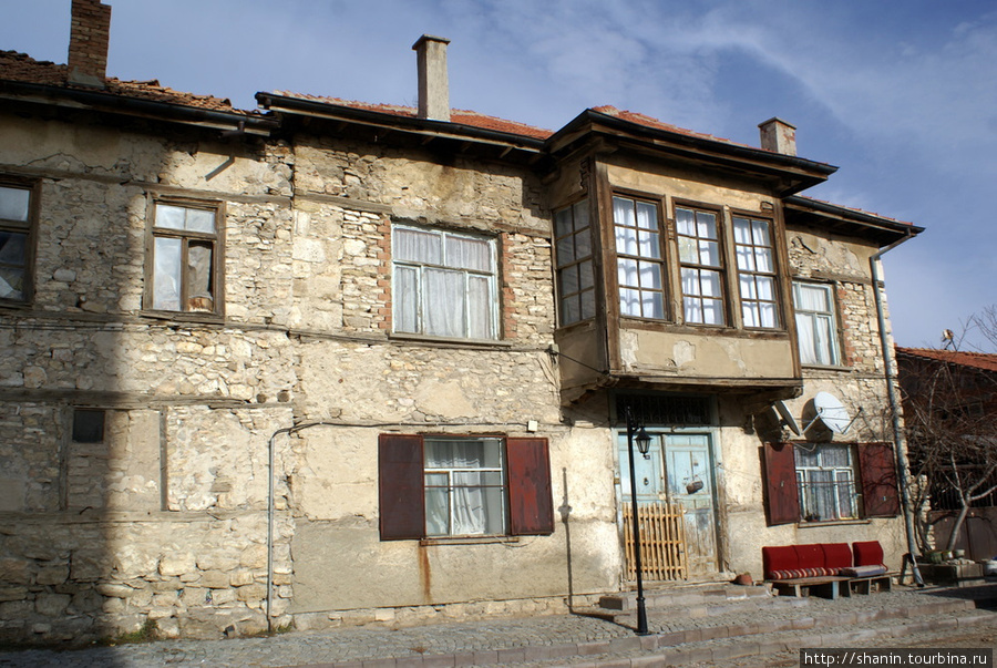 Двухэтажный дом в Бейшехире Средиземноморский регион, Турция
