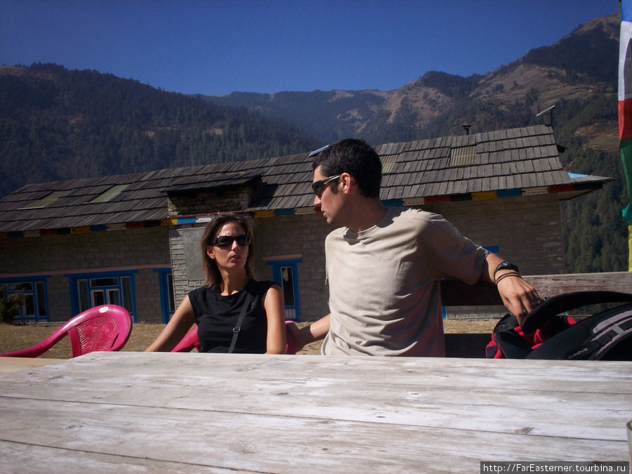 Французская пара из Прованса, которая путешествовала вместе с Моханом из Outfitters Катманду, Непал
