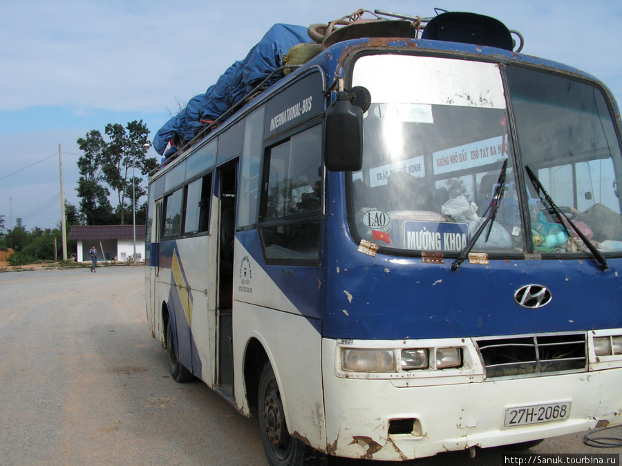 Международный автобус Вьетнам — Лаос Лаос