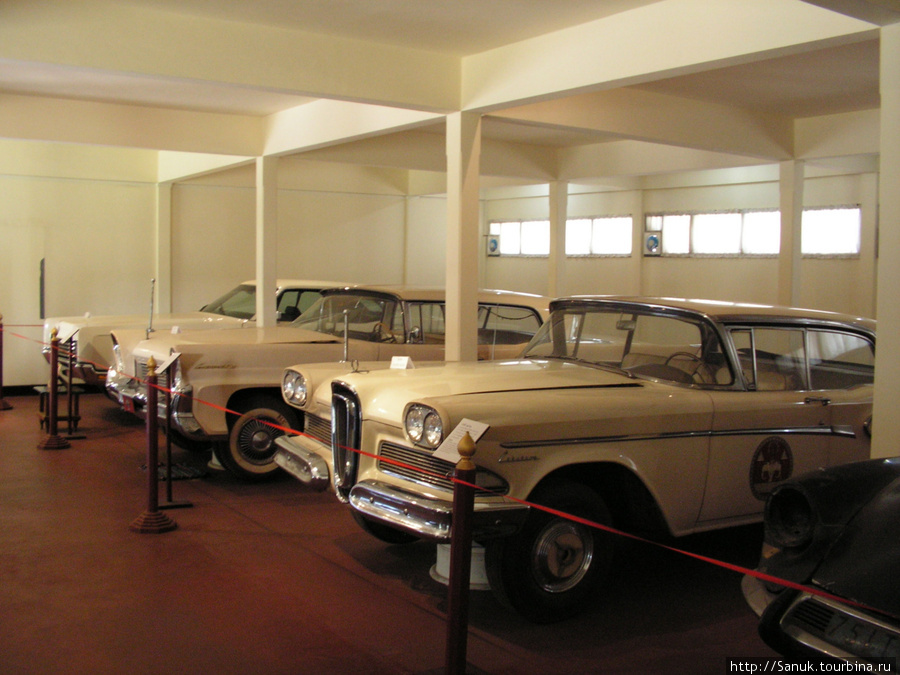 Luangprabang National Museum. Royal Cars Exhibition Лаос